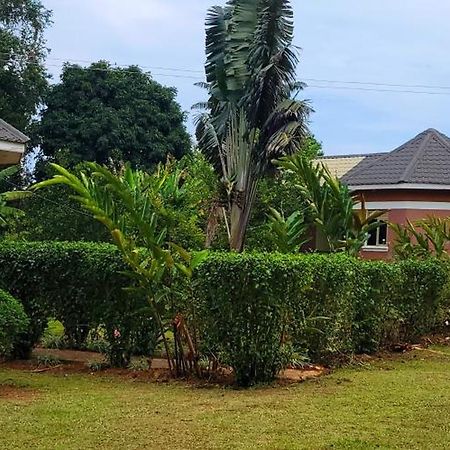 Philo Leisure Gardens Hotel Kalangala Exterior photo